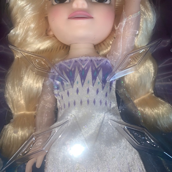 Disney Frozen II Magic in Motion Elsa Doll Sings Show Yourself New - Picture 7 of 10